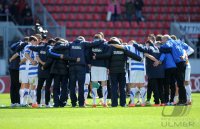 Fussball 2. Bundesliga: Kreis, Verschwoerung von MSV Duisburg nach dem Spiel