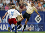 Fussball 1. Bundesliga: Hamburg - Bayern, Zweikampf
