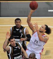 Basketball 1. Bundesliga 2011/2012:  Walter Tigers Tuebingen - FC Bayern Muenchen