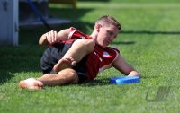 Fussball 1. Bundesliga Saison   2011/2012 :  Bastian Schweinsteiger (FC Bayern Muenchen) muss das Training beenden