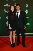 Fussball, 1. Bundesliga Saison 2012/2013: Oezkan Yildirim posiert mit seiner Begleitung