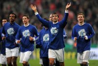 Fussball DFB Pokal 10/11 : JUBEL nach dem Sieg mit Joel Matip, Julian Draxler, Raul, Benedikt Hoewedes (v. li., FC Schalke 04)