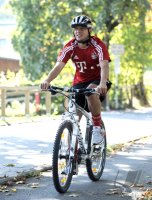 Fussball 1. Bundesliga: Die Mannschaft des FCB macht eine Fahrrad Tour mit dem Mountainbike