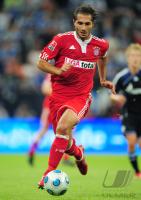 FUSSBALL, T-HOME CUP: Bayern, ALTINTOP Einzelaktion