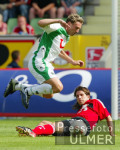 FUSSBALL 1. Bundesliga  Leverkusen - Hannover, Zweikampf