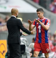 Fussball 1. Bundesliga Saison 14/15: FC Bayern Muenchen - VfB Stuttgart