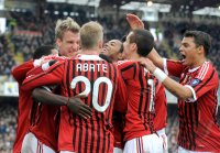 FUSSBALL SERIE A:  (v. li.) Maxi Lopez, Ignazio Abate, Ali Sulley Muntari , Thiago Silva (v. li., AC Mailand)