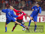 Fussball CL: Leverkusen- Manchester, Zweikampf