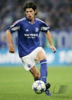 Fussball 1. Bundesliga: Schalke, KOBIASHVILI Einzelaktion am Ball