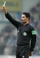 Fussball 1. Bundesliga: Arminia Bielefeld - VfB Stuttgart, Einzelaktion am Ball.