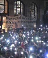 Lichtermeer fuer die Demokratie auf dem Tuebinger Marktplatz