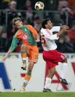 Fussball 1. Bundesliga: Koeln - Bremen, Zweikampf