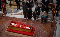 Vatikan / Rom: Trauer nach dem Tod von Papst Franziskus I.