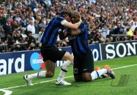 Fussball Champions League Finale: Diego Milito, Maicon Douglas Sienando (v. li., Inter)
