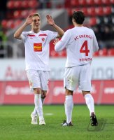 2. Fussball Bundesliga: JUBEL Nils Petersen, Adam Straith (v. li., Cottbus)