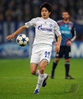 Fussball: Champions League, Saison 2010/2011: Schalke, UCHIDA Einzelaktion