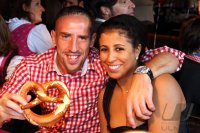 FUSSBALL 1. BUNDESLIGA:  Franck Ribery mit seiner Frau Wahiba