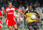 Fussball 2. Bundesliga: Oberhausen - Reutlingen, Zweikampf