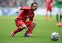 Fussball 1. Bundesliga, Saison 2011/2012: Danijel Pranjic (FC Bayern Muenchen) Einzelaktion am Ball