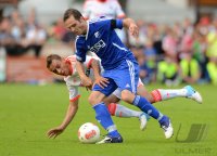 Fussball 1. Bundesliga :  Rafinha (li, FC Bayern Muenchen) gegen Thomass Bachinger (re, Ismaning)