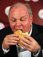 FC Bayern Muenchen Manager Uli Hoeness bei Burger King