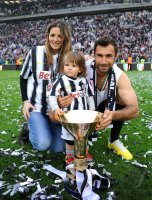 FUSSBALL SERIE A:  Mirko Vucinic (Juventus Turin) mit Frau und Kind