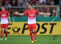 Fussball DFB Pokal 2. Runde 13/14: Julian Schuster (SC Freiburg)