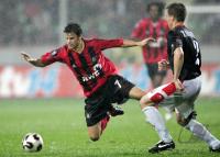 Fussball Uefa Cup: Leverkusen - Sofia, Zweikampf