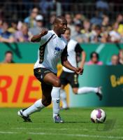 Fussball DFB Pokal : Darlington Omodiagbe (Burghausen)