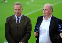 Fussball CHL  Saison 2011/2012: Vorstandsvorsitzender Karl Heinz Rummenigge, Praesident Uli Hoeness (v. li., FC Bayern Muenchen)
