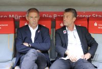 2. Fussball Bundesliga:  Trainer Reiner Maurer , Sportdirektor Florian Hinterberger (v. li., 1860 Muenchen)