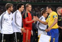 Fussball International  Testspiel:  Thomas MUELLER , Mats HUMMELS , Torwart Manuel NEUER (v. li., Deutschland) mit LUCIO (re, Brasilien)