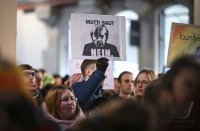 Lichtermeer fuer die Demokratie auf dem Tuebinger Marktplatz
