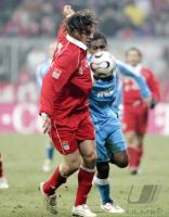 Fussball 1. Bundesliga: Bayern-Leverkusen, Zweikampf