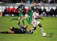 Fussball 1. Bundesliga : TOR zum 6:0 von Arthur Etienne Boka (re, VfB Stuttgart)  gegen Torwart Tim Wiese (li, SV Werder Bremen)