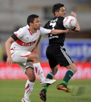 Fussball 1. Bundesliga :  Elson (li, VfB Stuttgart) gegen Josue (re, VfL Wolfsburg)