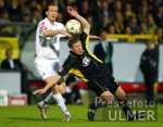 Fussball DFB-Pokal: Aachen - Gladbach, Zweikampf