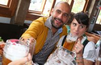 FUSSBALL 1. BUNDESLIGA 14/15:  FC Bayern Muenchen besucht das Oktoberfest