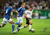 FUSSBALL INTERNATIONAL: Philipp Lahm (re, Deutschland) gegen Senijad IBRICIC (li, Bosnien)