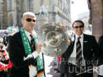 Fussball 1. Bundesliga: Bremen feiert!. SCHAAF und ALLOFS mit Meisterschale