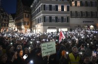 Lichtermeer fuer die Demokratie auf dem Tuebinger Marktplatz