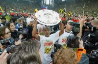 JUBEL  beim Meister  BVB  / Henrique Ewerthon mit Schale