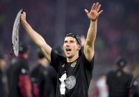Fussball 1. Bundesliga Saison 21/22: JUBEL FC Bayern Muenchen feiert die 32. Meisterschaft