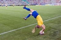 Fussball Frauen FIFA U 20  WM  2008   Viertelfinale  Leah (BRA)  Salto-Einwurf