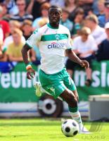 FUSSBALL, DFB POKAL: Werder Bremen, SANOGO Einzelaktion