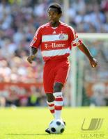 Fussball 1. Bundesliga: FC Bayern Muenchen, ZE ROBERTO am Ball