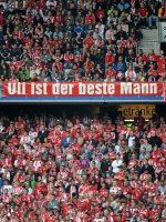 Fussball 1. Bundesliga, Saison 2011/2012:  Bayern Fans mit einem Banner Praesident Uli Hoeness (FC Bayern Muenchen) IST DER BESTE MANN