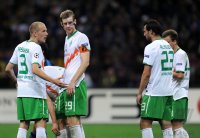 Fussball Champions League  Saison 2010/2011: Petri Pasanen, Per Mertesacker, Hugo Almeida (v. li., SV Werder Bremen)