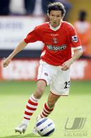 Fussball International: Charlton, SMERTIN Einzelaktion am Ball