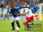 Fussball UI-Cup: Schalke - Pasching, Zweikampf